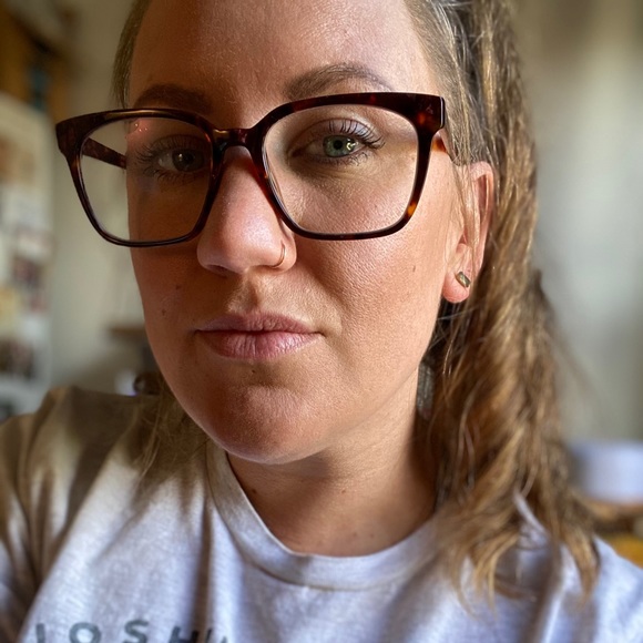 Meet your Posher, Julia - Picture 1 of 1